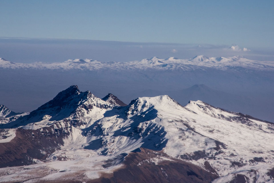 Сотрудники МЧС Армении спасли пропавших на горе Арагац туристов