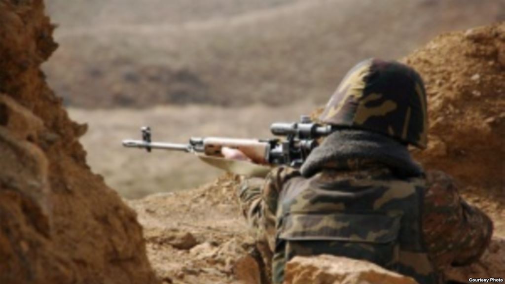В Баку назревает новый скандал: В учебнике помещена фотография армянского снайпера
