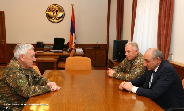 Президент Арцаха встретился с военным инспектором Армении
