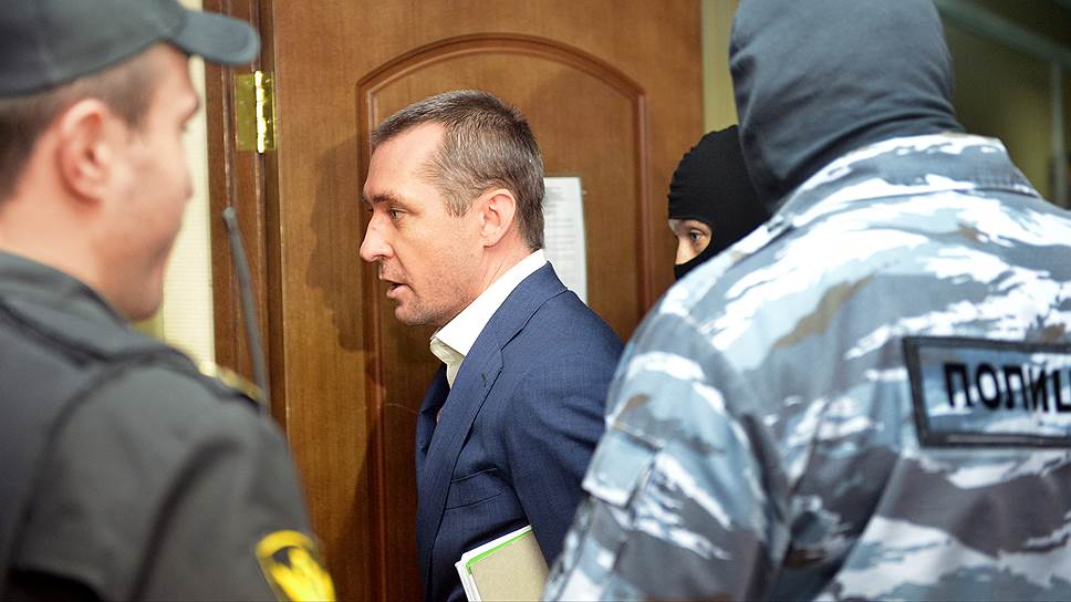 Родные полковника МВД РФ Захарченко рассказали о запертой от них комнате с миллиардами