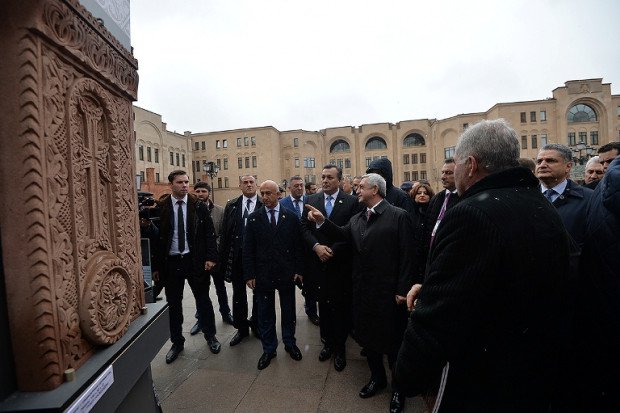 Начался рабочий визит президента Армении в Россию