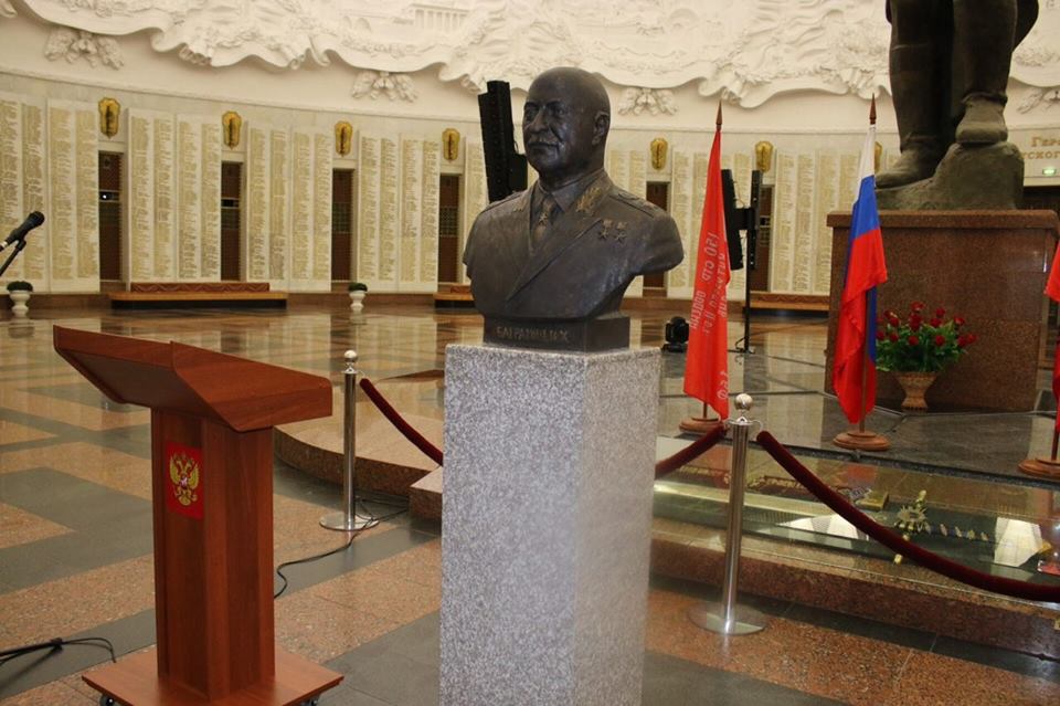 Виген Саркисян и Александр Фомин открыли бюст маршала Баграмяна в Музее Победы в Москве