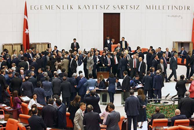 Վիճաբանություն Թուրքիայի մեջլիսում. պատգամավորը նախարարին «ուրացող» է անվանել