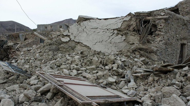 В результате землетрясения в Иране пострадали около 100 человек