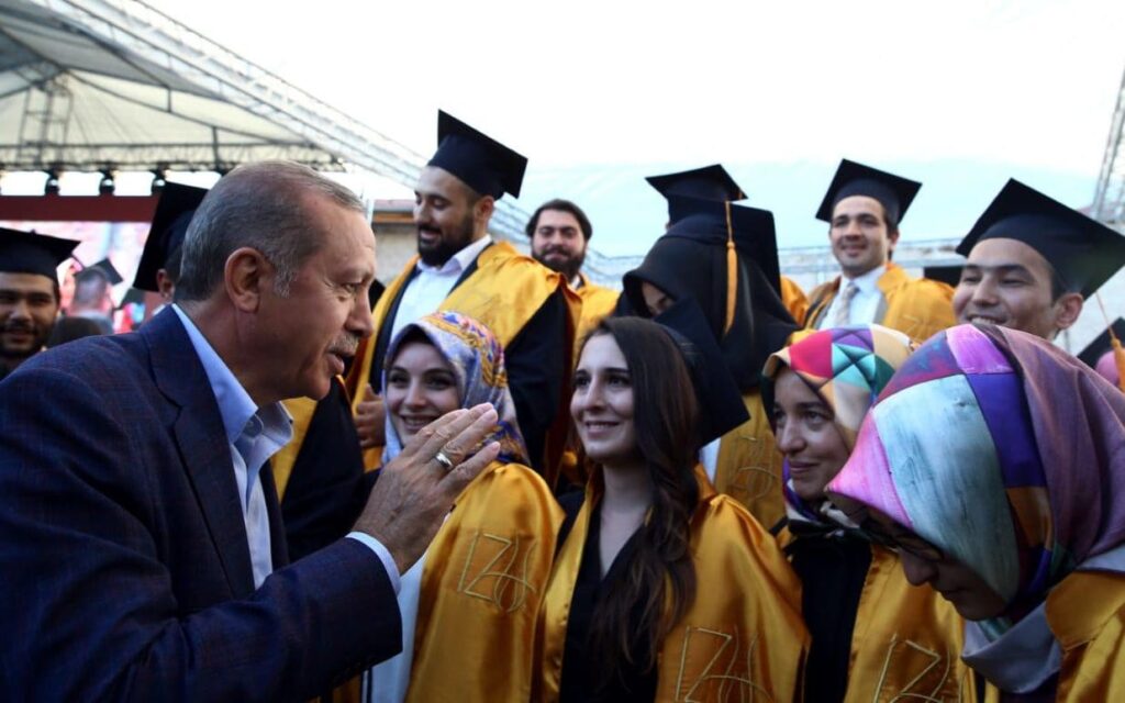 В университете Эрдогана отравились более 400 студентов