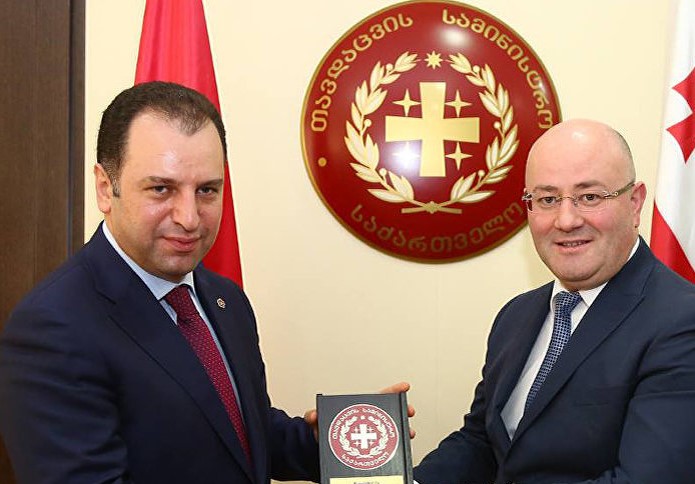 Глава Минобороны Грузии предложил армянским военным принять участие в многонациональных учениях