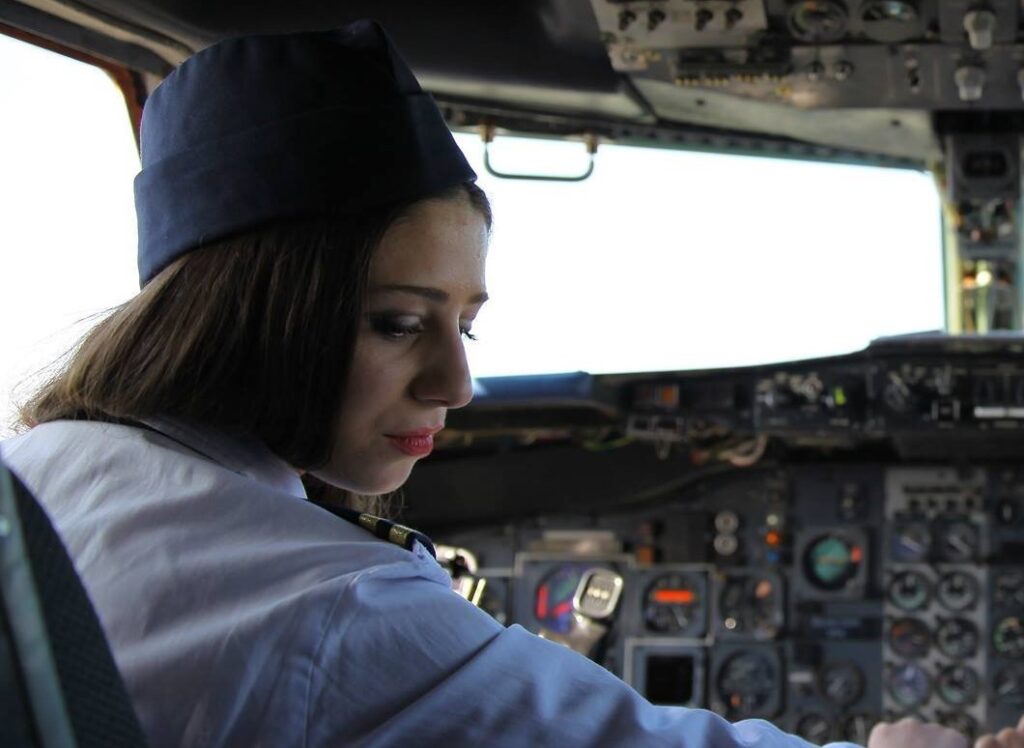 Первая женщина-пилот Грузии Надежда Бенклян получила награду НАСА
