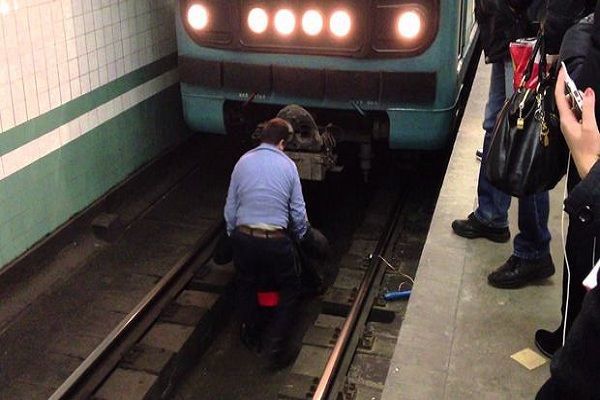 Бакинское метро становится излюбленным местом самоубийц