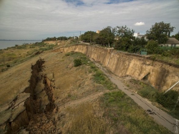В Азербайджане заявили об угрозе разрушения сел оползнями