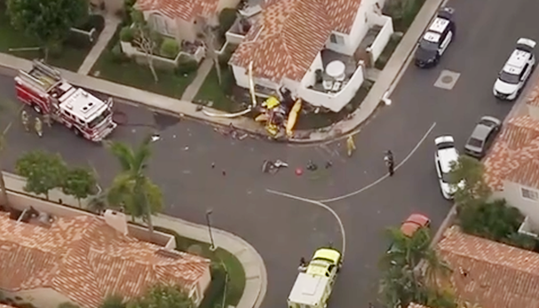 Вертолет рухнул на жилой дом в США: Есть погибшие