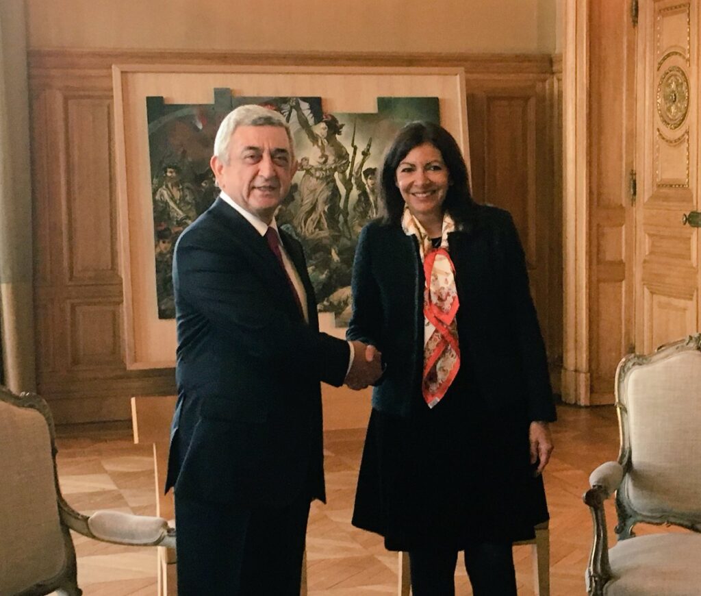 Президент Армении встретился во Франции с мэром Парижа