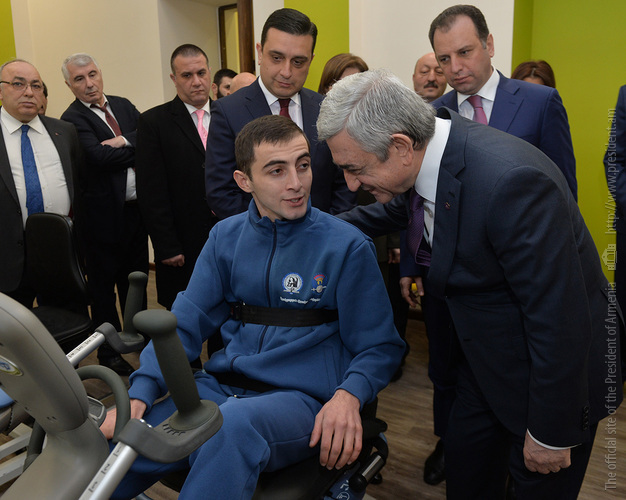 Президент Армении посетил Реабилитационный центр защитника Отечества