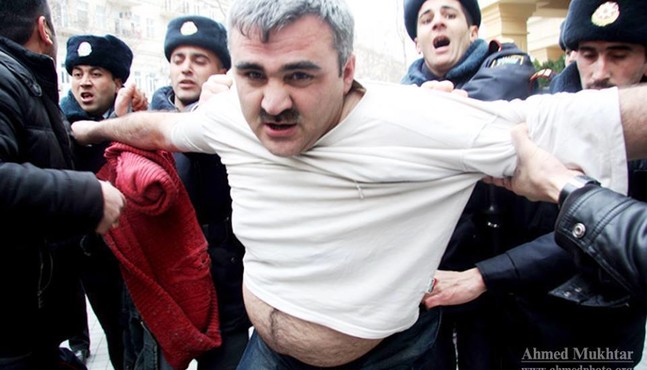 В Азербайджане прокурор призвал приговорить Мухтарлы к восьми годам тюрьмы