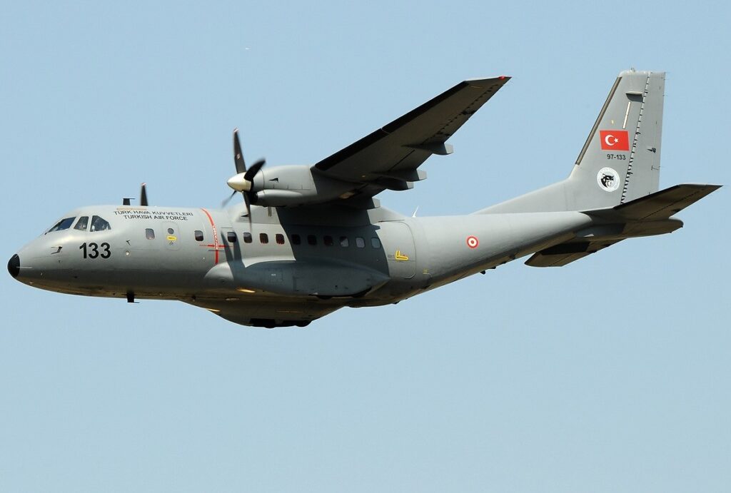 В Турции потерпел крушение военный самолет: Весь экипаж погиб