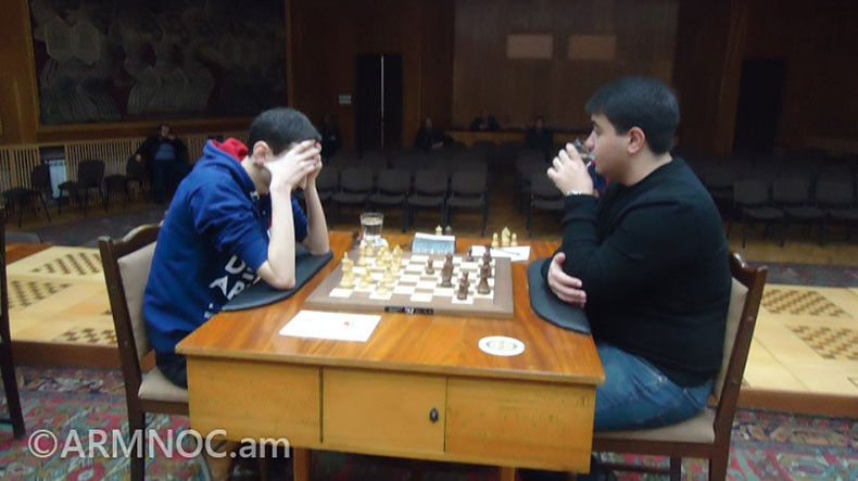 Чемпионат Армении по шахматам: Оганесян сохраняет лидерство