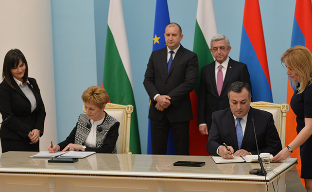 В ходе переговоров президентов Армении и Болгарии в Ереване подписаны документы