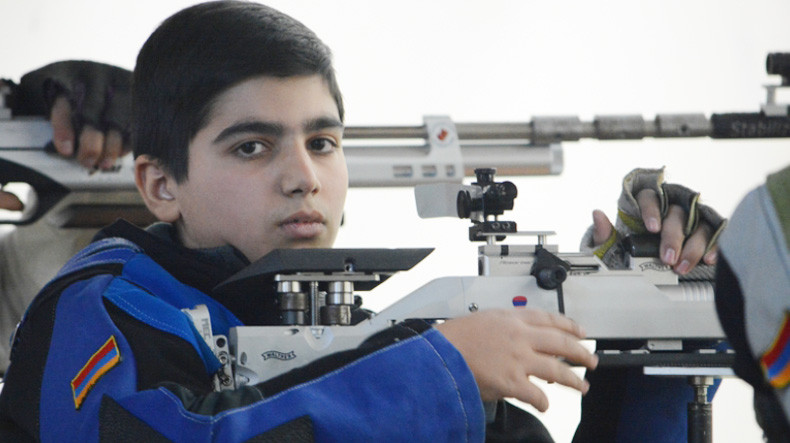 Юный стрелок Айк Бабаян завоевал путевку на Олимпийские игры