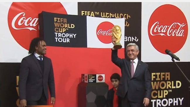 Նախագահը Երևանում ընդունել է ՖԻՖԱ-ի աշխարհի առաջնության գավաթը