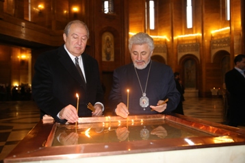 ՀՀ նախագահի թեկնածու Արմեն Սարգսյանն այցելեց Մոսկվայի առաջնորդանիստ եկեղեցի