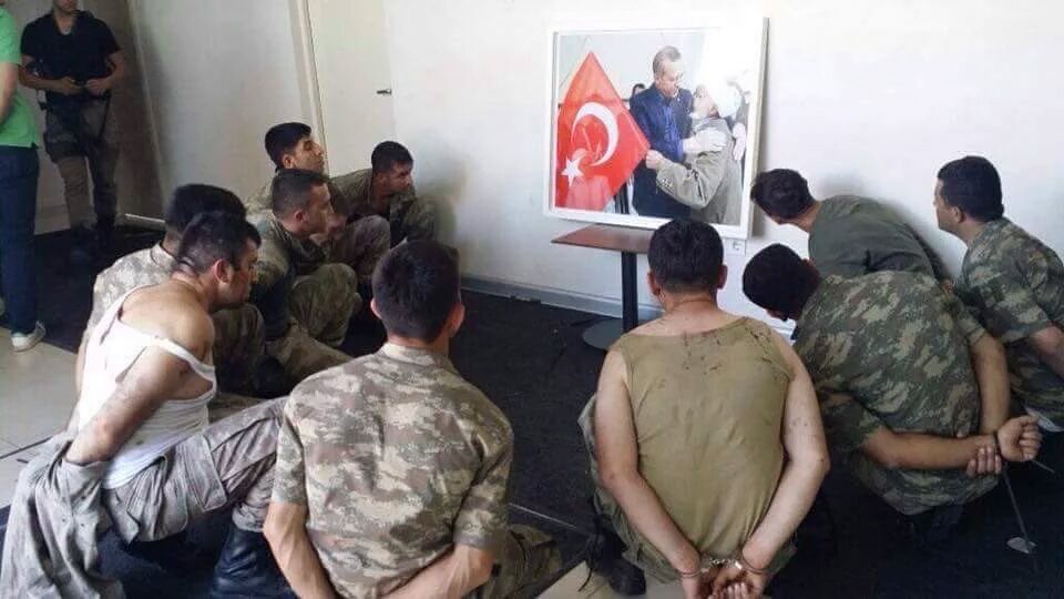 В Турции арестованы десятки военнослужащих