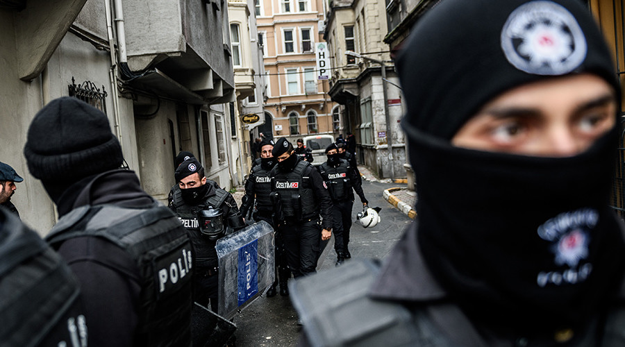 В Анкаре на антиамериканской демонстрации полиция применила слезоточивый газ