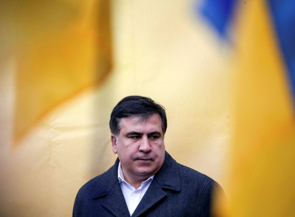 Украине грозит развал из-за олигархов: Саакашвили