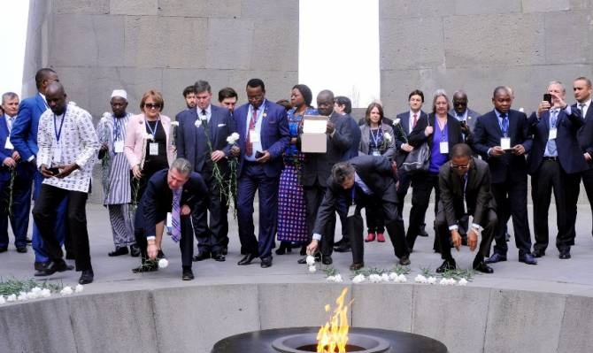 Ֆրանկոֆոնիայի ԽՎ քաղաքական հանձնաժողովի ներկայացուցիչները հարգանքի տուրք մատուցեցին Հայոց ցեղասպանության զոհերի հիշատակին
