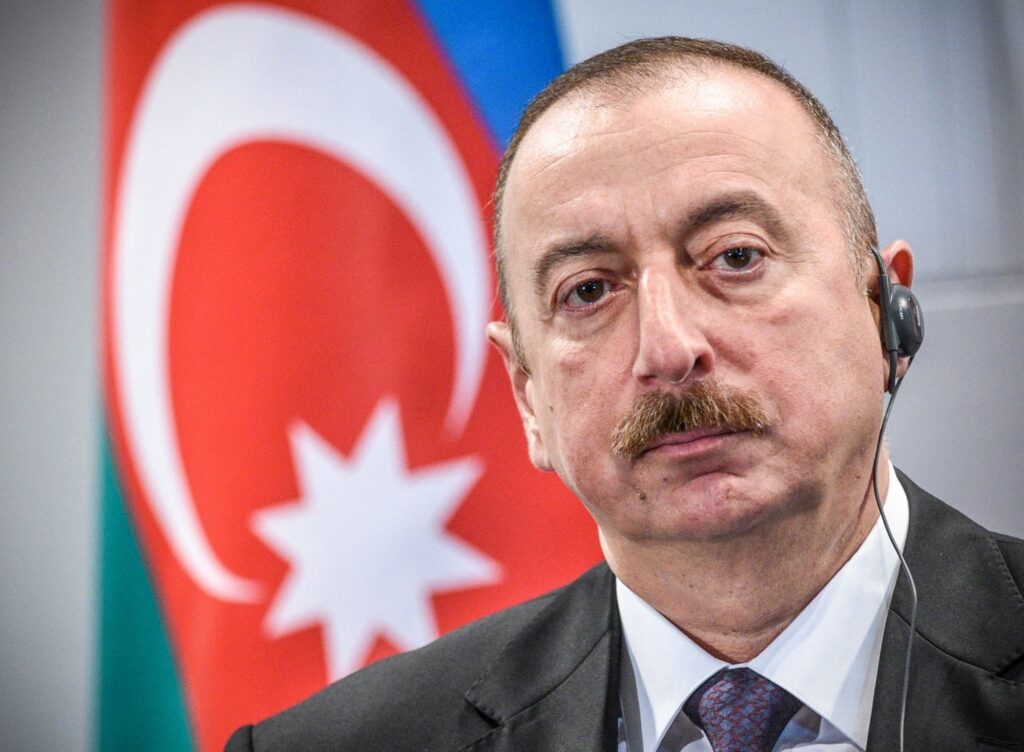 «Washington Post»: Президент Азербайджана предпочитает поп-звезд вместо демократии