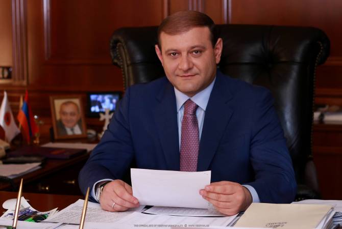Երևանի քաղաքապետը շնորհավորել է կանանց Մայրության և գեղեցկության տոնի առթիվ
