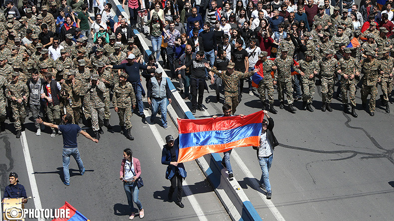 Минобороны Армении решительно осуждает участие военнослужащих в ереванском митинге