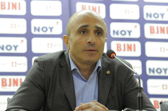 Tренер национальной сборной Армении по футболу подал в отставку