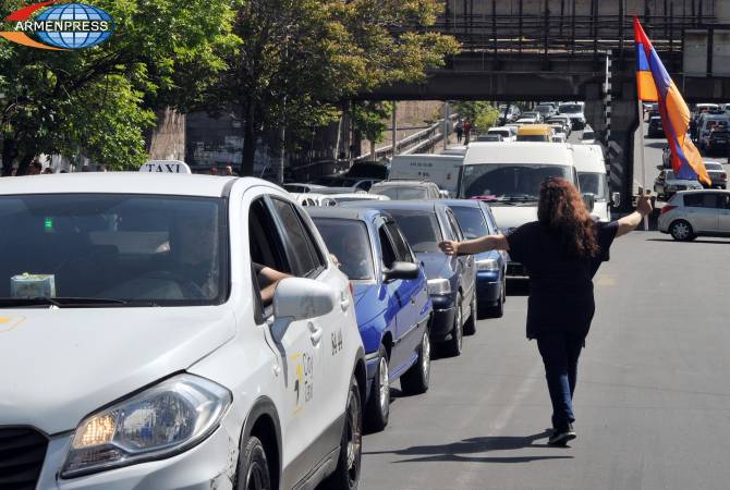 Մեքենաներով բանուկ փողոցները փակելու գործողությունները վտանգում են երթևեկության մասնակիցների կյանքը. ոստիկանությունը