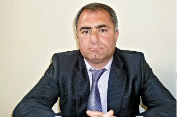 Ցուցարարները ծեծել են ՀՀԿ-ական պատգամավոր Նաիրի Սահակյանին՝  Աշտարակ-Երևան ճանապարհը բեռնատարներով փակելու պատճառով