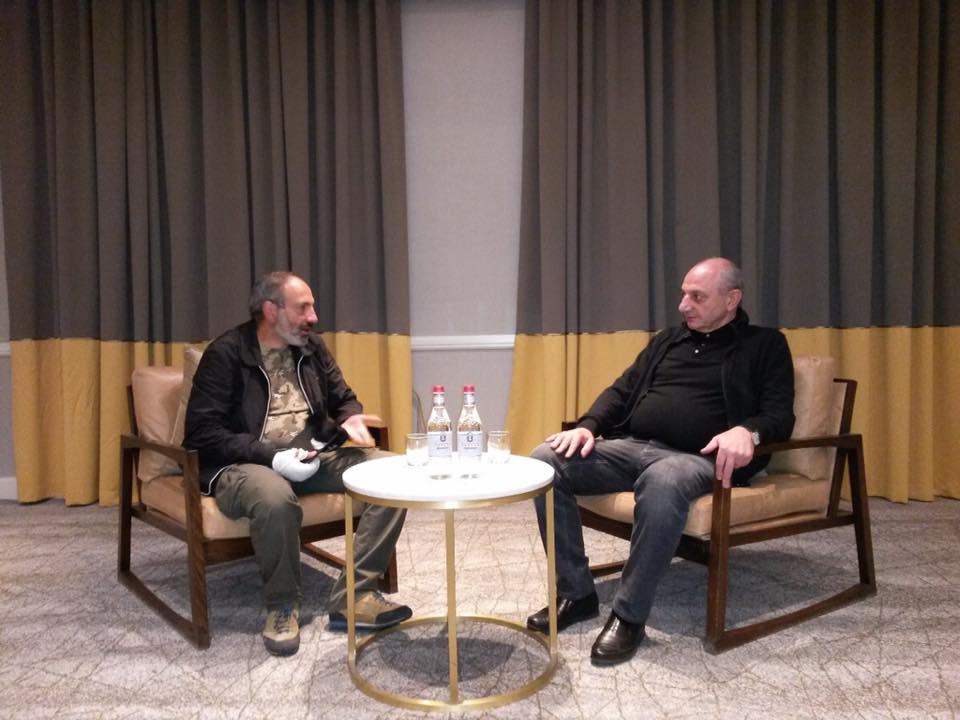 Երևանում հանդիպել են Բակո Սահակյանն ու Նիկոլ Փաշինյանը