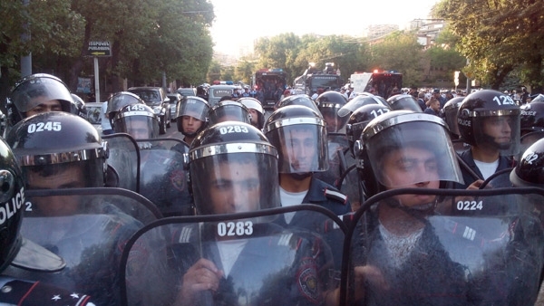 Минюст Армении: Полиция имеет право на разгон акции