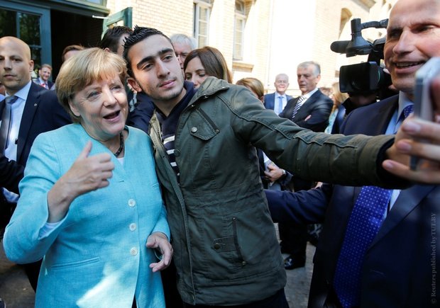 Немецкая правая партия АдГ подала в суд на Меркель