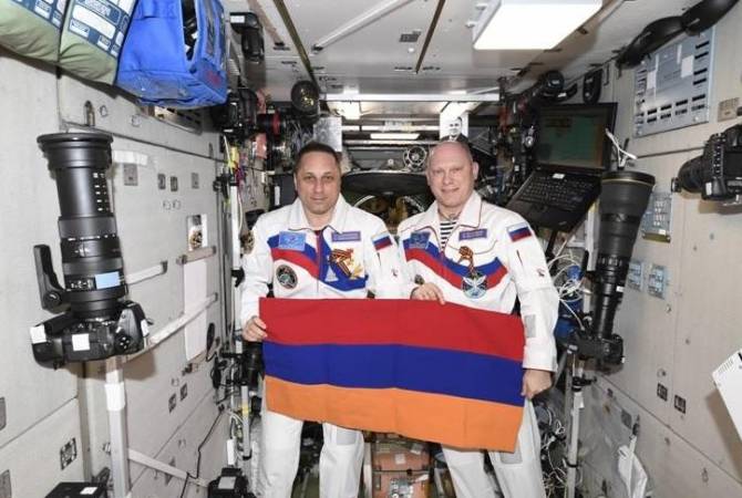 Флаги Армении и Еревана “отправились” в космос