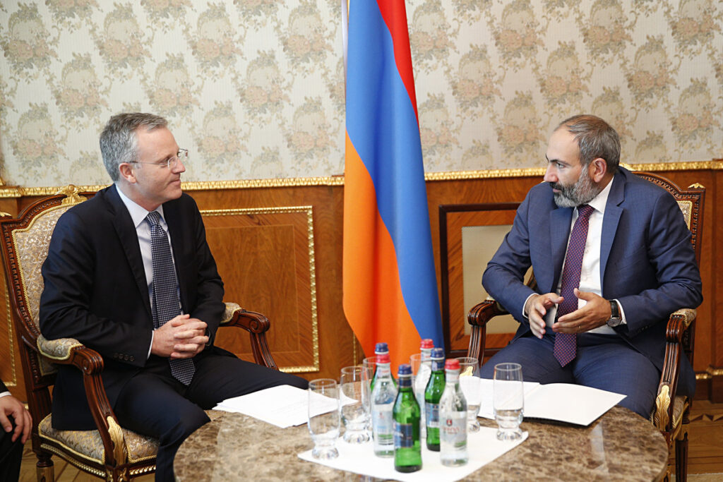 АБР продолжит способствовать развитию Армении: Розенталь