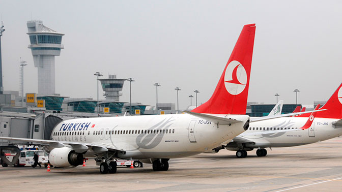 В аэропорту Стамбула столкнулись два пассажирских авилайнера