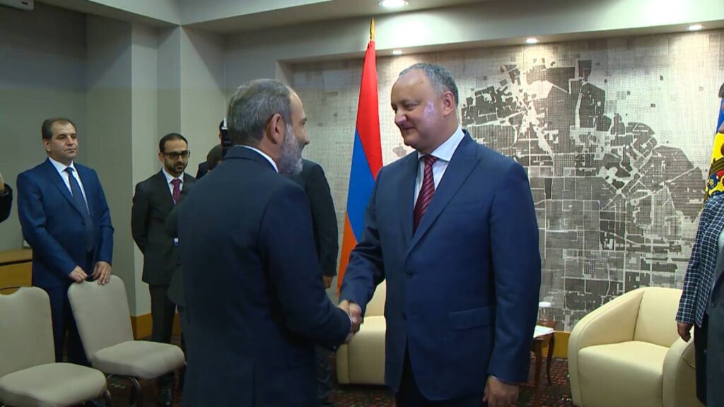 Премьер Армении встретился с президентом Молдовы