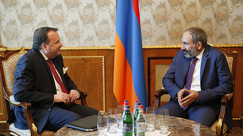Премьер Армении и посол США обсудили вопросы сотрудничества