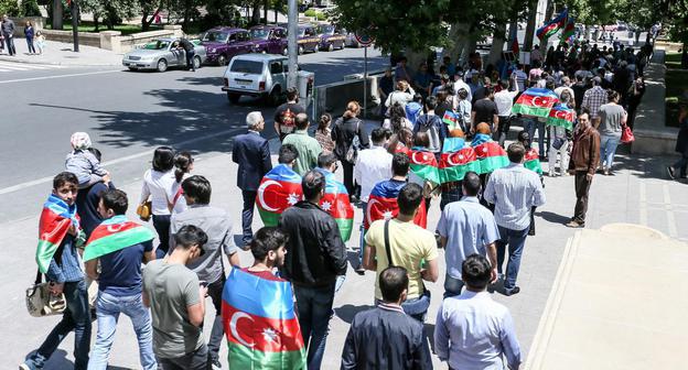 Число арестованных в Азербайджане участников шествия превысило сто человек
