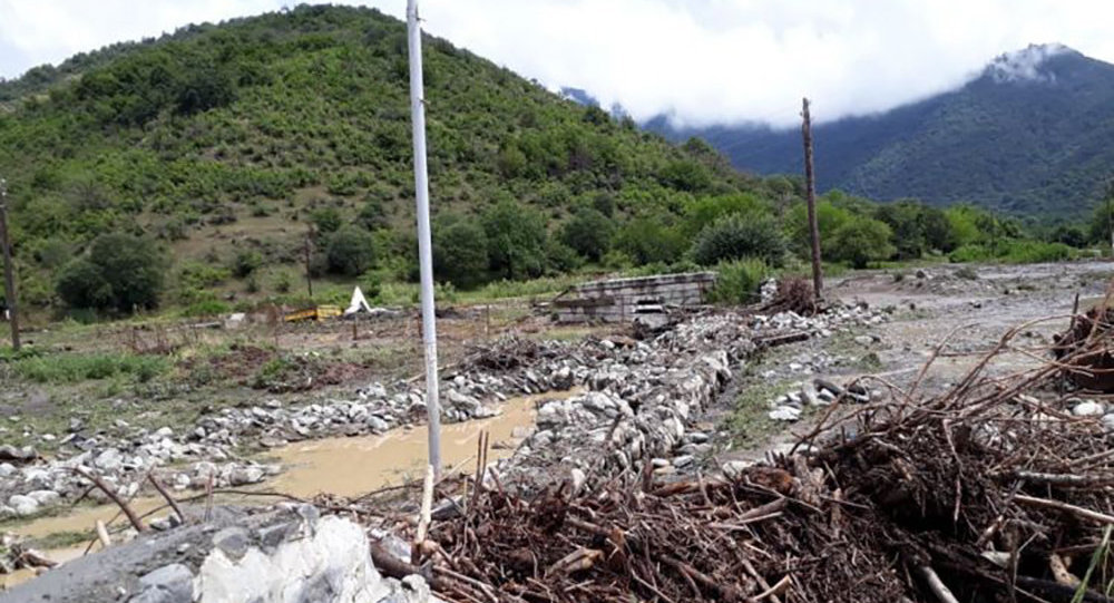 Ливень затопил ряд сел в Азербайджане