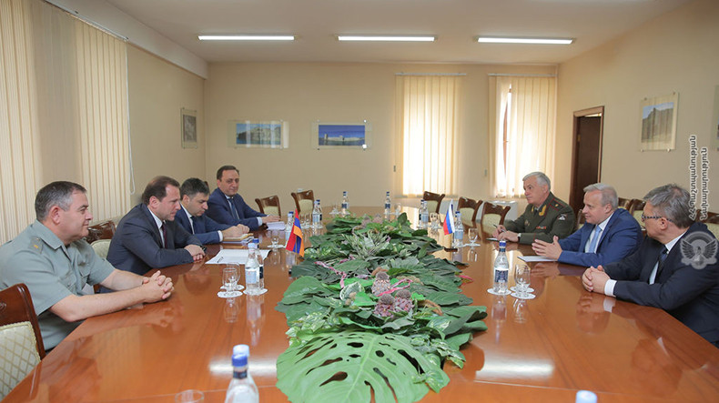 Министр обороны обсудил с послом РФ вопросы армяно-российского стратегического сотрудничества