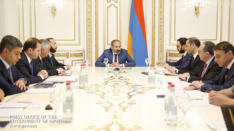 Премьер Армении созвал заседание Совета безопасности