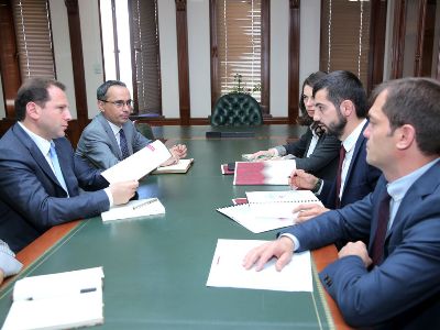 Министр обороны Армении встретился с координатором программы «Дитакет»