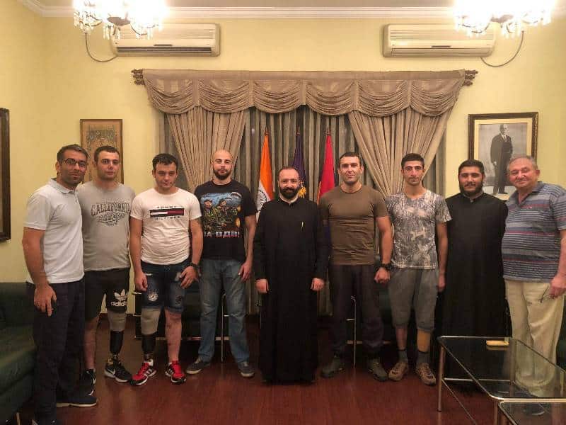 Հայոց Բանակի 5 զինծառայողներ, ավարտելով ոտքերի պրոթեզավորման գործընթացը, վերադառնում են Հայրենիք