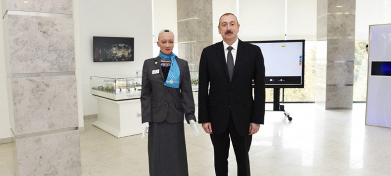 Ադրբեջանի նախագահը հանդիպել է Սոֆիա ռոբոտին