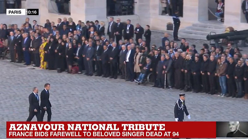 В Париже стартовала Официальная национальная церемония прощания с великим шансонье Шарлем Азнавуром