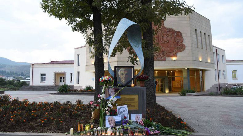 В день похорон Шарля Азнавура в Арцахе будет объявлен траур